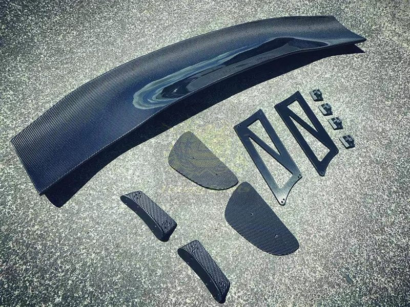 Luxury Sports Universal GT Spoiler 1.7m With Brackets Carbon