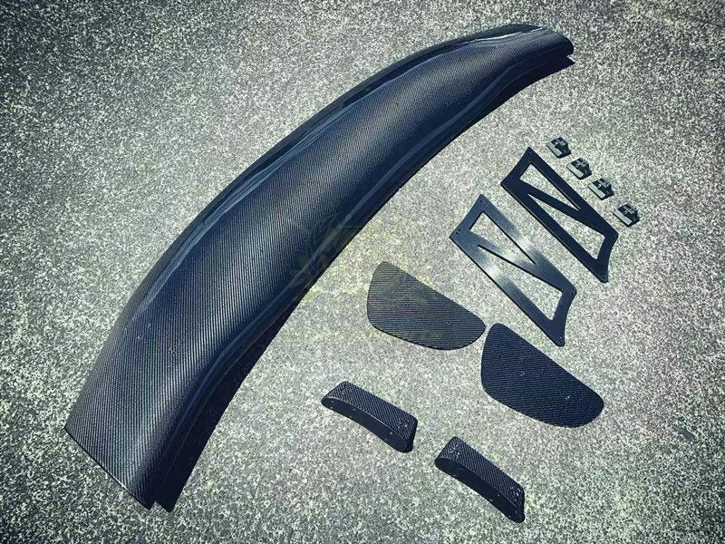 Luxury Sports Universal GT Spoiler 1.7m With Brackets Carbon