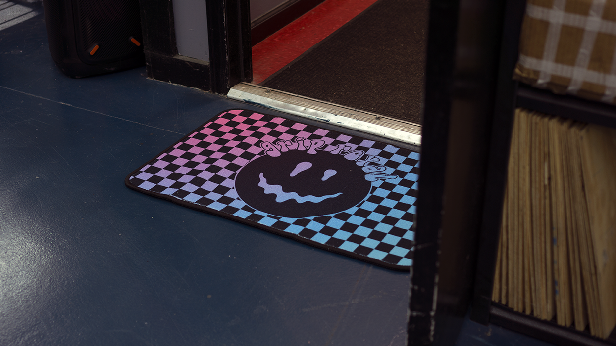 Grip Royal Floor Mat Smiley Checkerboard – Pink/Blue