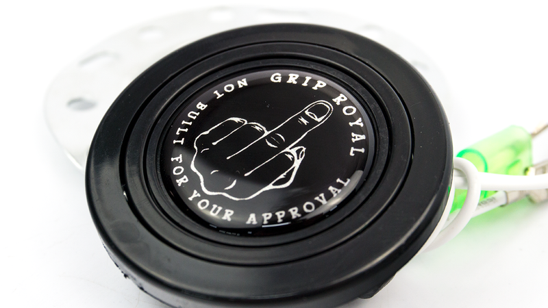 Grip Royal Middle Finger Silver Horn Button